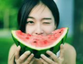 娱乐吃瓜酱精神好稳定的一家人,一家人的娱乐吃瓜酱生活